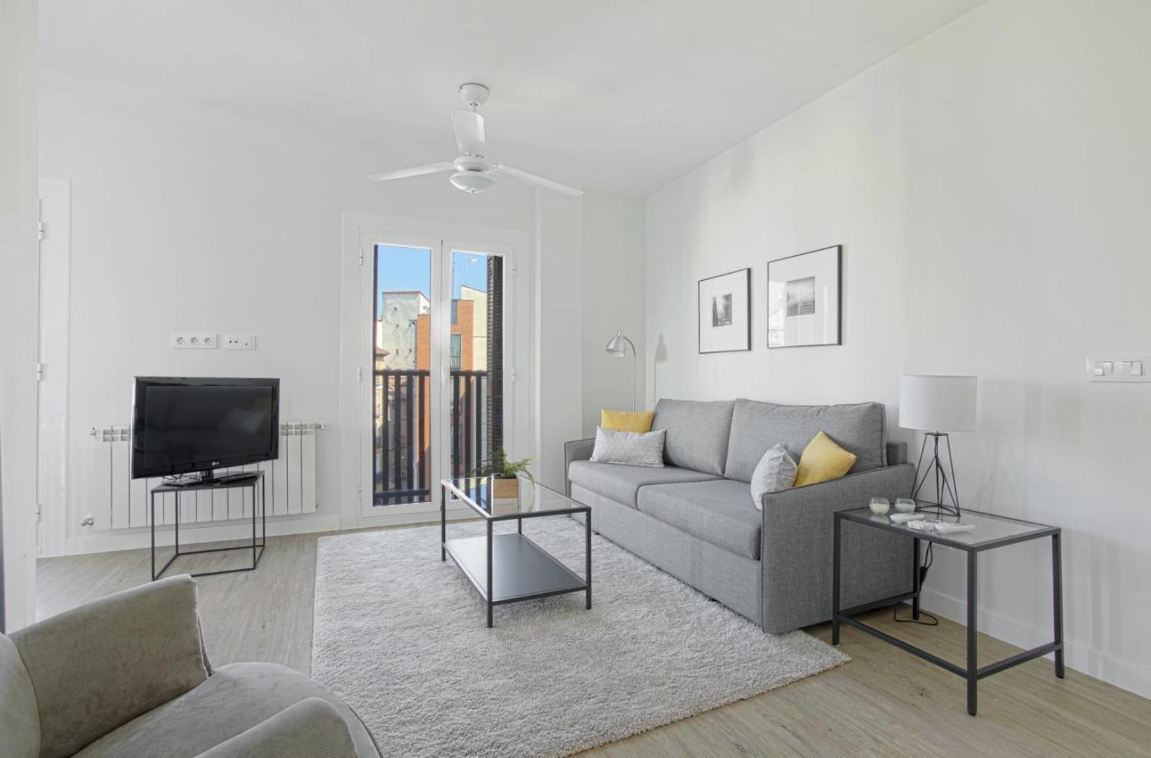 Genteel Home Cava Baja Мадрид Екстериор снимка