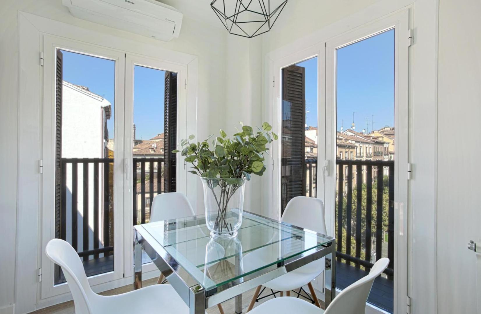 Genteel Home Cava Baja Мадрид Екстериор снимка